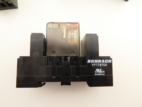 Schrack 5x Relais mit Sockel / PT570524 / 24V AC