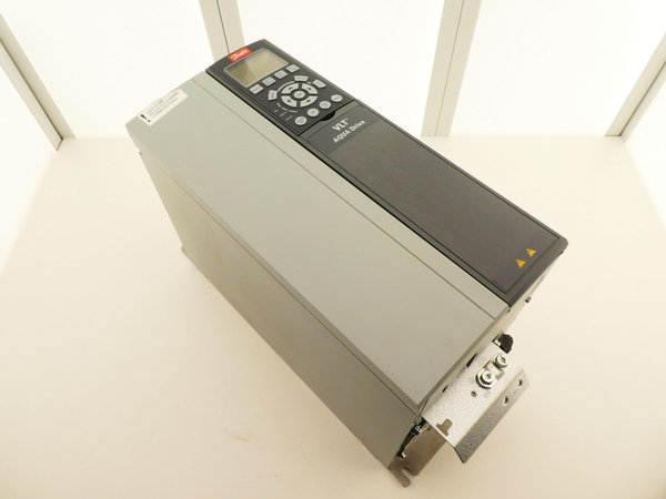 Danfoss Frequenzumrichter / VLT FC-202P15.... / 15kW / 0-590Hz / 20HP