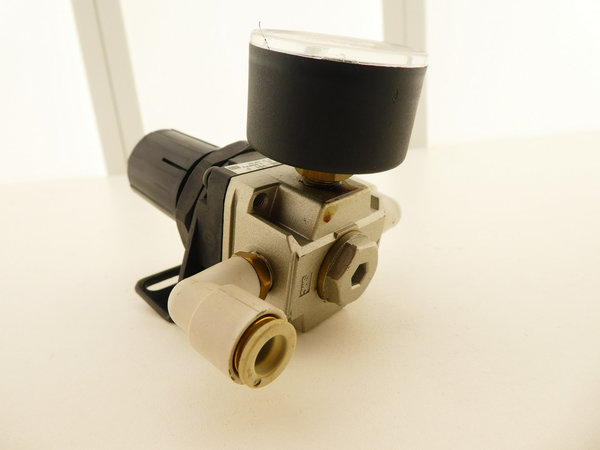 SMC EAR2000-F01 / Pneumatik Druckregler